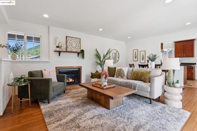 2309 Potrero Ct, Pinole CA: https://media.crmls.org/mediaz/652ebaa2-dd71-494e-a0df-ca287107824b.jpg
