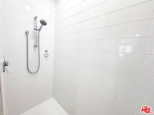 3505 Ocean Front Walk, Marina del Rey CA: https://media.crmls.org/mediaz/652edb42-e41f-4423-8e9a-7794d6995a04.jpg