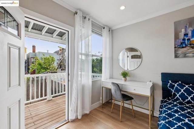 1537 Revere AVE, San Francisco CA: https://media.crmls.org/mediaz/652ee7f5-5a10-49e0-adad-b92b7a8b3706.jpg