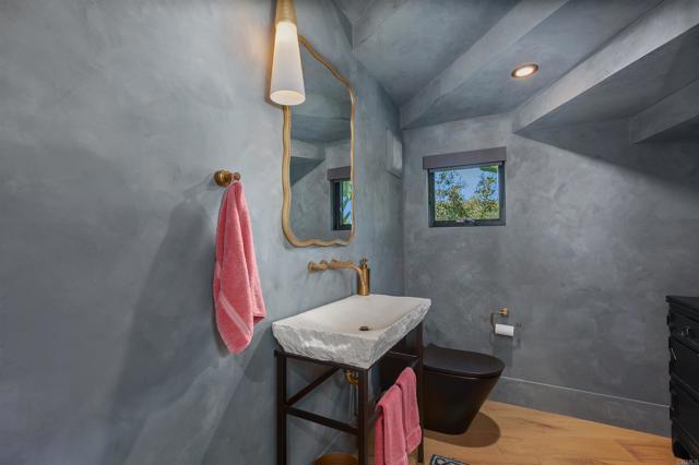 Detail Gallery Image 18 of 54 For 417 Warwick Ave, Cardiff By The Sea,  CA 92007 - 5 Beds | 5/1 Baths