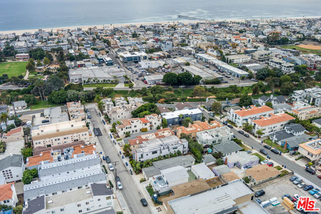 677 5th Street, Hermosa Beach, California 90254, 4 Bedrooms Bedrooms, ,3 BathroomsBathrooms,Residential,Sold,5th,23334571