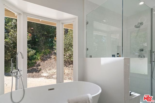 4031 Deerhorn Drive, Sherman Oaks CA: https://media.crmls.org/mediaz/652fbbf6-2ec9-4cc8-ab5d-2751a2f07704.jpg