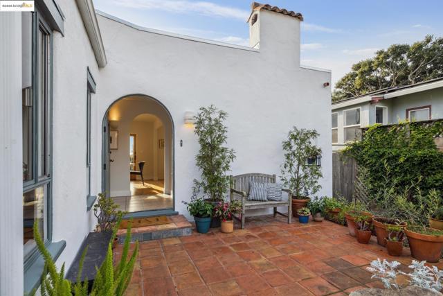 608 Colusa Ave, Berkeley CA: https://media.crmls.org/mediaz/652fcc6b-8952-4882-8518-a64e6adbe51f.jpg