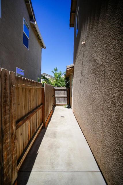 2628 Acapulco Way, Modesto CA: https://media.crmls.org/mediaz/6530221b-c565-4c3b-b076-db1064844187.jpg