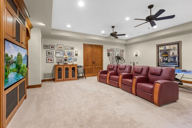 271 Ocean View Ave, Del Mar CA: https://media.crmls.org/mediaz/653119e7-e1b2-4c24-89f2-bf839b555a83.jpg