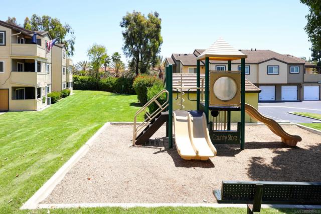 5033 Los Morros Way, Oceanside CA: https://media.crmls.org/mediaz/65312062-3031-4c3e-9a42-511bab4aa4ba.jpg