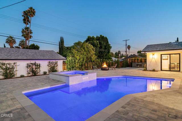 Detail Gallery Image 4 of 50 For 7932 Woodlake Ave, West Hills,  CA 91304 - 4 Beds | 3 Baths