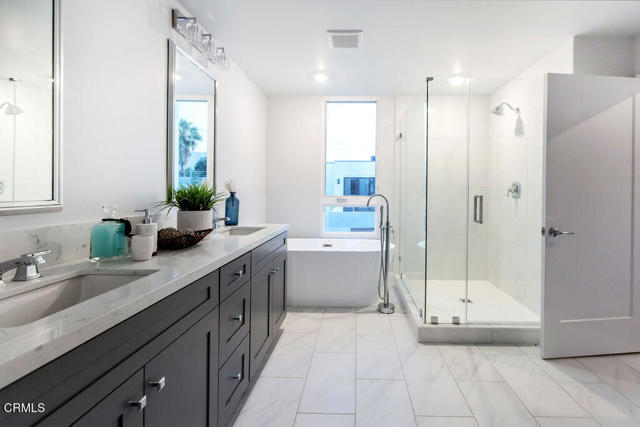 719 S Marengo Avenue, Pasadena CA: https://media.crmls.org/mediaz/65316608-9123-41cf-bc39-c984fa1b074b.jpg