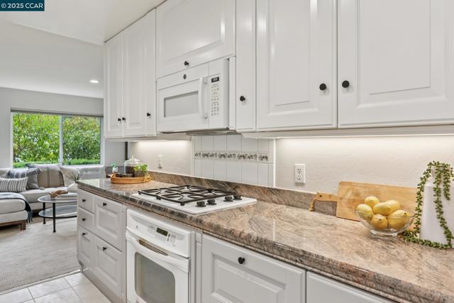 8 Southwaite Ct, Orinda CA: https://media.crmls.org/mediaz/65318337-257b-4c96-b681-b2de970b6c79.jpg
