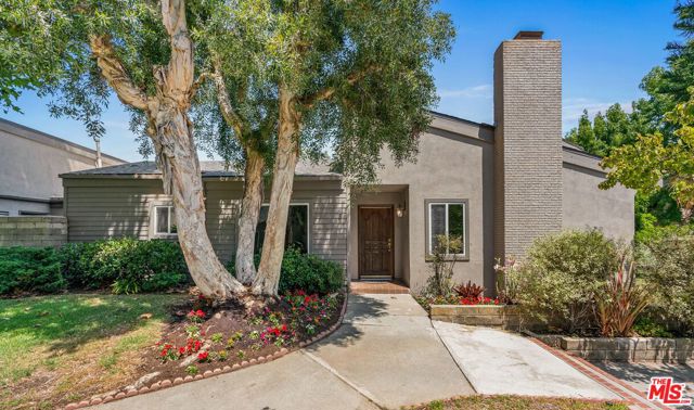 8 Village Parkway