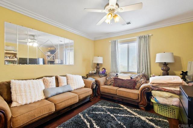 1420 Venters Dr, Chula Vista CA: https://media.crmls.org/mediaz/6531d993-5582-49d8-a130-d134a5512675.jpg