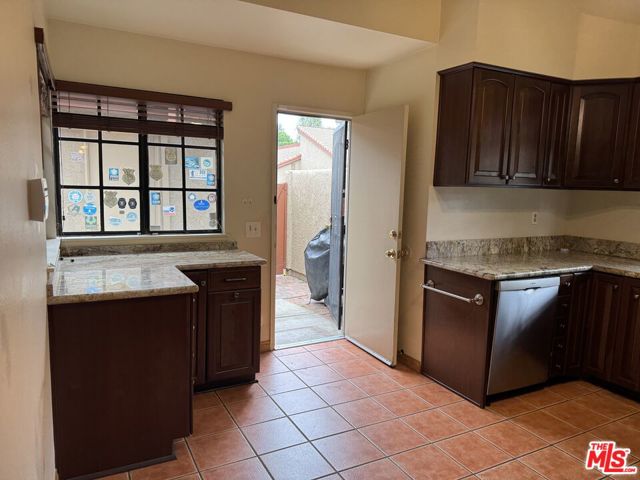3635 Via Pacifica Walk, Oxnard CA: https://media.crmls.org/mediaz/65322530-a58a-48c8-9458-0e7f0315ef17.jpg