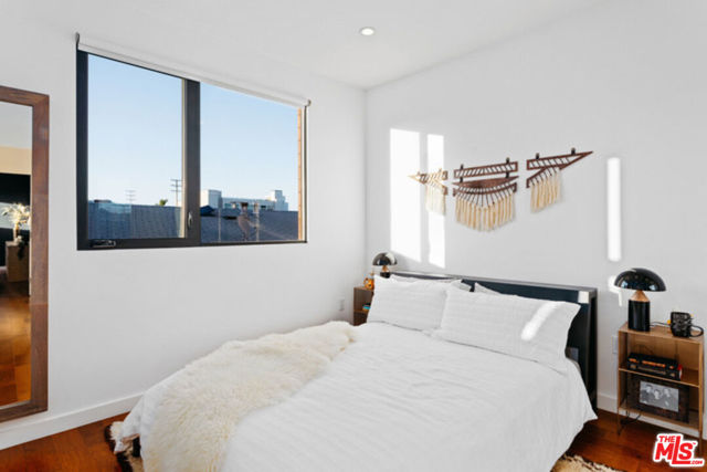 140 S Hayworth Avenue, Los Angeles CA: https://media.crmls.org/mediaz/65325110-cbac-46ad-aff8-548730544d4e.jpg