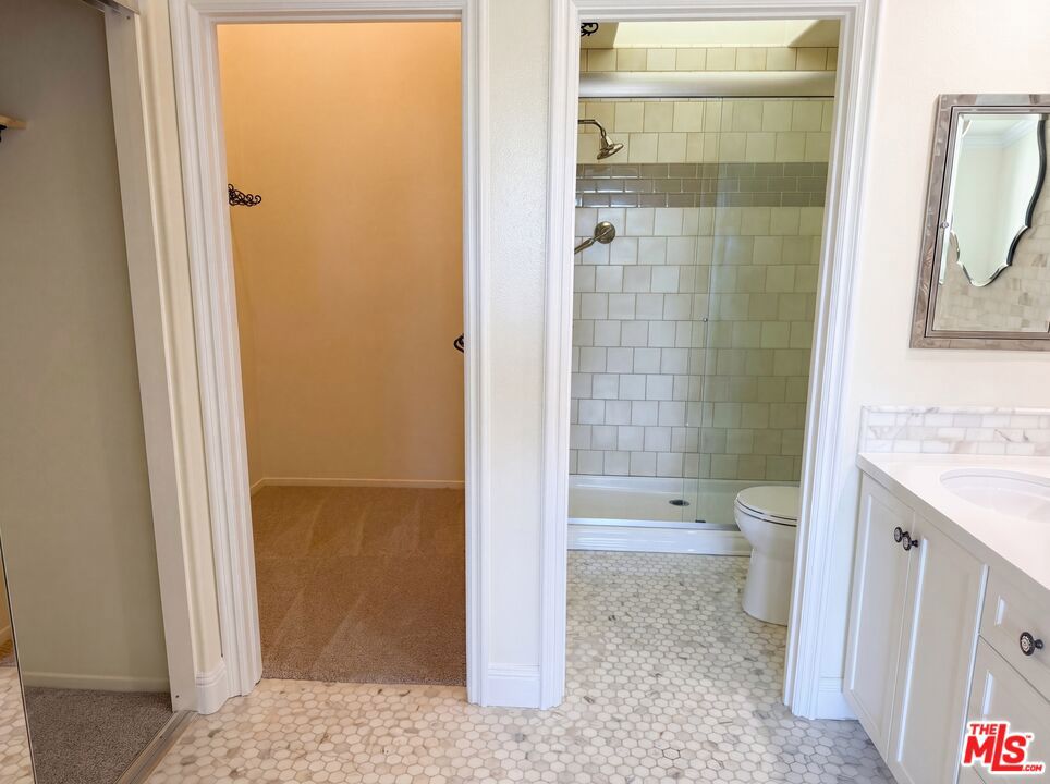 https://media.crmls.org/mediaz/6532d21b-32a1-4cf0-a261-5588645439bc.jpg?preset=X-Large