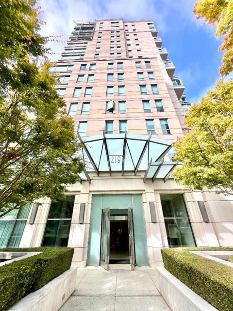 219 Brannan Street, San Francisco CA: https://media.crmls.org/mediaz/653316f9-c8d1-4e97-aae5-faa339a0493a.jpg