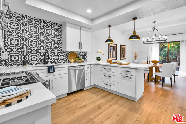 1059 Hillview Circle, Simi Valley CA: https://media.crmls.org/mediaz/65332219-6ddb-4c3e-8ab4-f494e18c7b3c.jpg