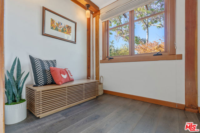 Image 9 of 50 For 706 Navy Street