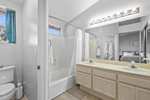 11378 Via Rancho San Diego, El Cajon CA: https://media.crmls.org/mediaz/6533cf51-f36d-4da8-87b9-2ba1d0a44b2e.jpg