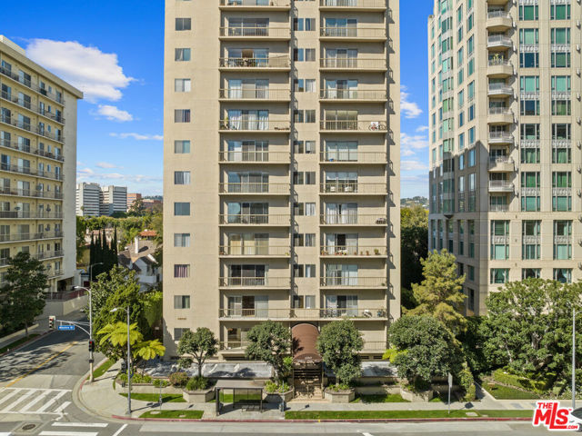 10747 Wilshire Boulevard, Los Angeles CA: https://media.crmls.org/mediaz/6534025e-883b-46fc-a1c5-bb2d762b13a4.jpg
