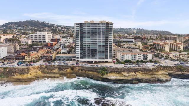 939 Coast Boulevard, La Jolla CA: https://media.crmls.org/mediaz/65340531-af7e-4cb8-a3d1-8084ffbf78ab.jpg