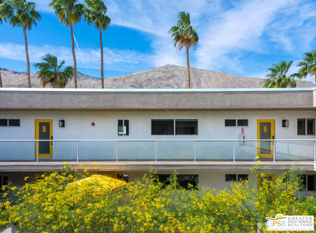 588 E San Lorenzo Road, Palm Springs CA: https://media.crmls.org/mediaz/6534a274-b239-4b95-8cf3-9f5d30e02399.jpg