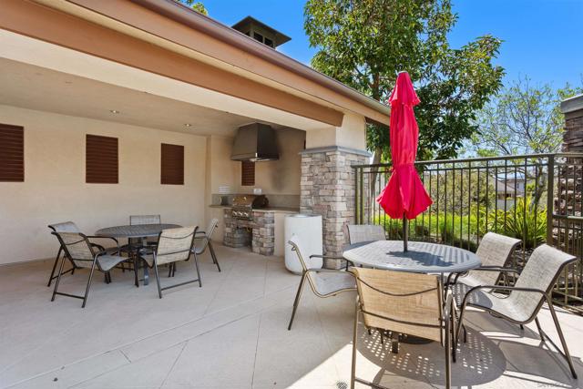 1104 Parkview Dr, Oceanside CA: https://media.crmls.org/mediaz/6534eed2-944d-4d46-aa0b-943403c54df8.jpg