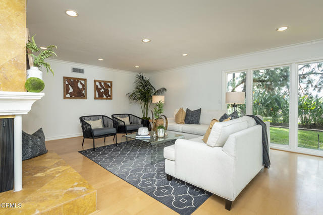 5045 Redwillow Lane, La Canada Flintridge CA: https://media.crmls.org/mediaz/65354f85-3c13-4a16-953e-66913e479738.jpg