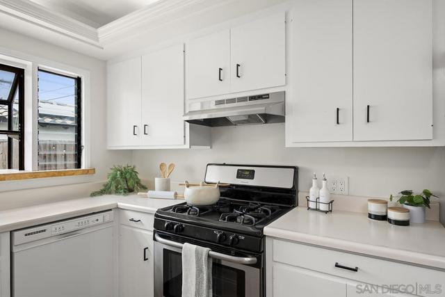 4316 Haines St, San Diego CA: https://media.crmls.org/mediaz/6535a4a2-23eb-4a8f-9050-00c25c23562d.jpg
