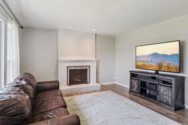 Detail Gallery Image 10 of 31 For 915 Crest View Rd, Vista,  CA 92081 - 3 Beds | 2 Baths
