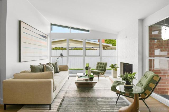 6373 Lake Albano Ave, San Diego CA: https://media.crmls.org/mediaz/6535e0b7-7dff-473d-b99e-c2f172470e93.jpg