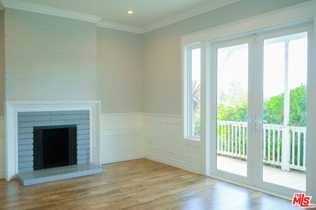 22224 Cass Avenue, Woodland Hills CA: https://media.crmls.org/mediaz/65365404-41c8-4390-8888-a89eea88de23.jpg