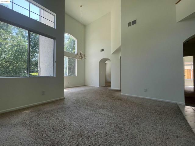 538 Apple Hill Dr, Brentwood CA: https://media.crmls.org/mediaz/653654c2-9bdb-45cb-92d7-590cd853901d.jpg