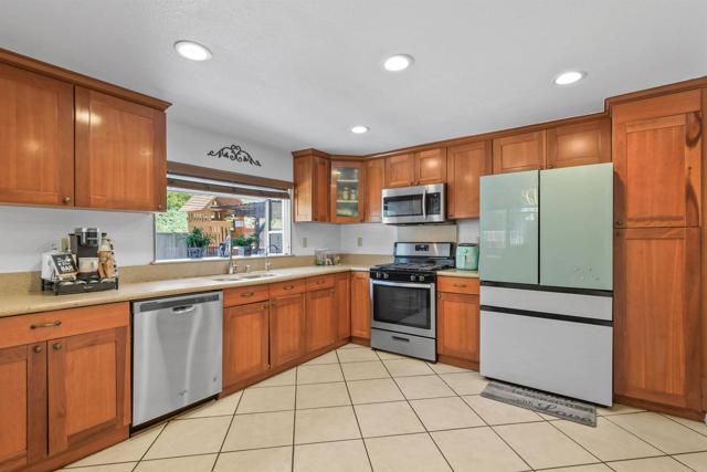 Detail Gallery Image 3 of 33 For 613 Point Vicente Ct, Chula Vista,  CA 91911 - 4 Beds | 2/1 Baths