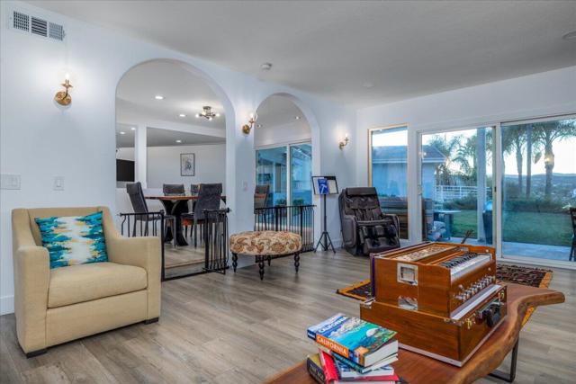 29795 Eagle Point Drive, Canyon Lake CA: https://media.crmls.org/mediaz/65385cc5-8bfa-4bed-836f-0038ee99e590.jpg