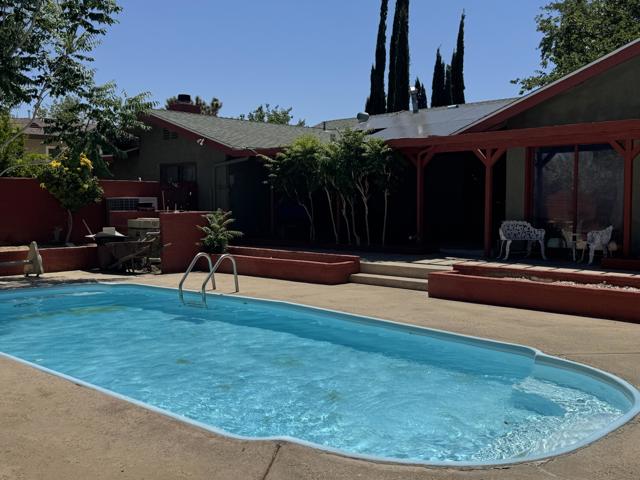 7585 Joshua Lane, Yucca Valley CA: https://media.crmls.org/mediaz/6538cd0b-b3e3-489e-a1cb-80bf4db41877.jpg