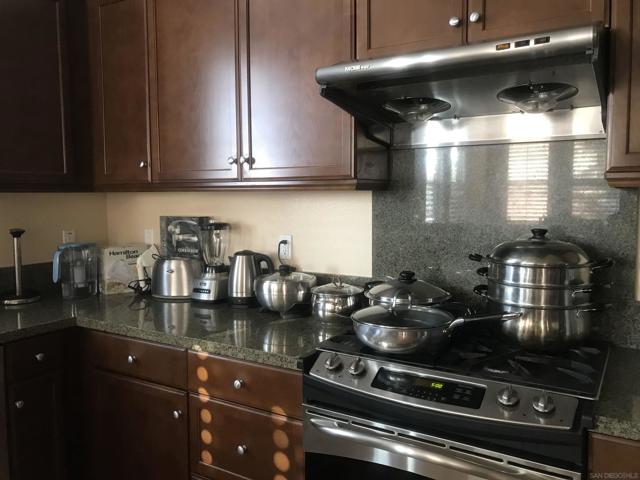 10637 Golden Willow Tr, San Diego CA: https://media.crmls.org/mediaz/6538e327-82fc-4442-9ab5-6798e0caf7ea.jpg