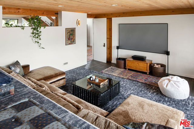 901 Crater Camp Drive, Calabasas CA: https://media.crmls.org/mediaz/653a31f4-22c3-4dd6-b818-1788e54970f0.jpg