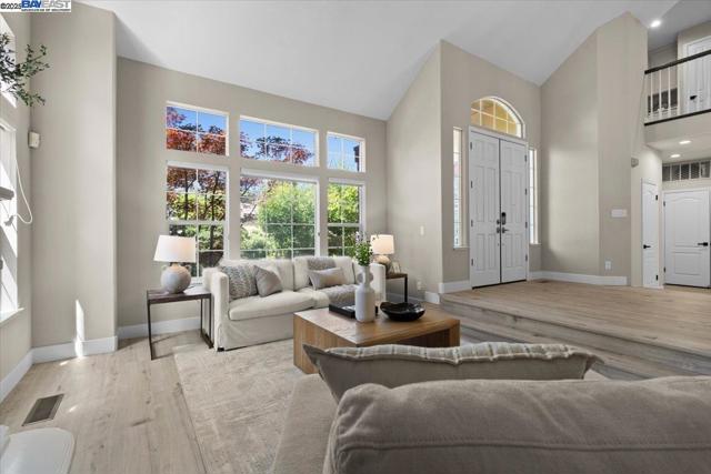 318 Montoya Way, Danville CA: https://media.crmls.org/mediaz/653a72aa-5c0f-4f0c-bc51-2bbf81614204.jpg