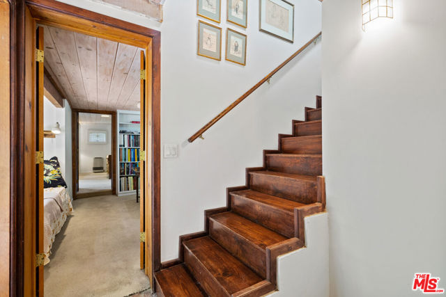 21550 Summit Trail, Topanga CA: https://media.crmls.org/mediaz/653a81cb-685d-4685-8217-dbc4cd4dfe93.jpg