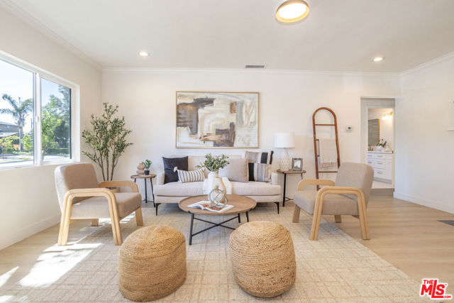824 N Lima Street, Burbank CA: https://media.crmls.org/mediaz/653ad690-6f10-45ff-a10c-b9c445d5e8e4.jpg