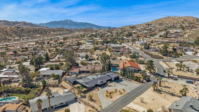 7458 Cardillo Trail, Yucca Valley CA: https://media.crmls.org/mediaz/653aec1c-cf39-415f-8ffb-8f25d449f0fd.jpg