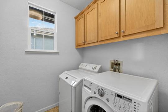 7902 Kipling Circle, Gilroy CA: https://media.crmls.org/mediaz/653aec7d-cca7-4564-bdc5-9b375da8f804.jpg