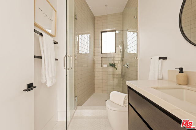 5988 W 76th Street, Los Angeles CA: https://media.crmls.org/mediaz/653b8e75-42fb-4941-8afb-864cea2eb484.jpg