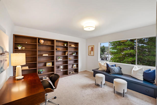5324 Felice Place, Woodland Hills CA: https://media.crmls.org/mediaz/653be696-630c-4a25-afb5-cff8f071a6cc.jpg