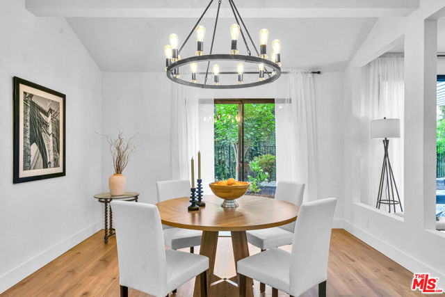 1059 Hillview Circle, Simi Valley CA: https://media.crmls.org/mediaz/653bee19-e283-467e-ab50-06e0119889f1.jpg