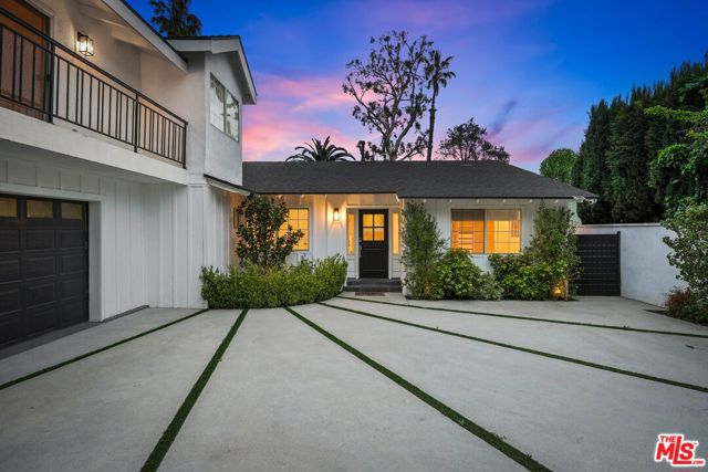 5614 Ponce Avenue, Woodland Hills CA: https://media.crmls.org/mediaz/653cc47a-e009-4d89-99e8-548182c6efe5.jpg