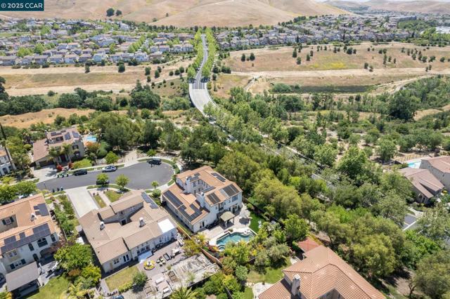 492 Calico Ct, San Ramon CA: https://media.crmls.org/mediaz/653ccfc3-4ed2-4581-b920-e54dd85beef2.jpg