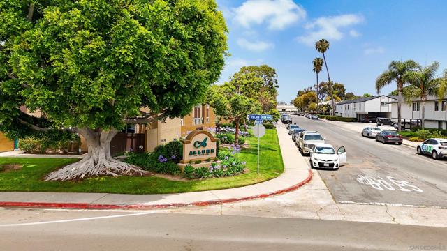 3454 Castle Glen Dr., San Diego CA: https://media.crmls.org/mediaz/653ce296-d23e-45d1-81f3-43e0407a03ed.jpg