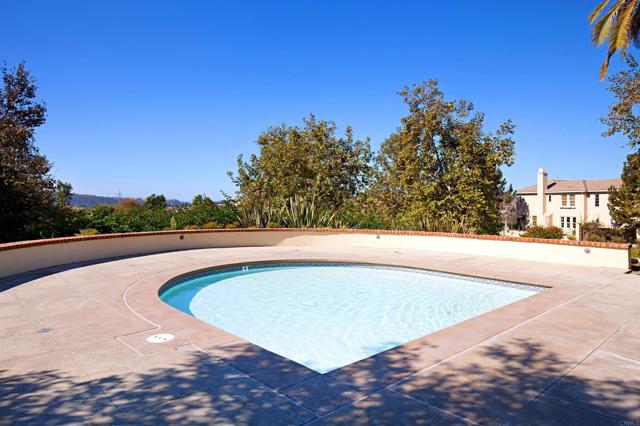 2258 Aventurine Place, Carlsbad CA: https://media.crmls.org/mediaz/653d60c8-3e70-4099-9cf6-2fd035e8788f.jpg