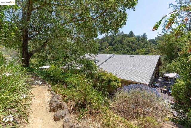 151 La Espiral, Orinda CA: https://media.crmls.org/mediaz/653d6242-5b4b-4aec-9167-bc4c31d5ded1.jpg
